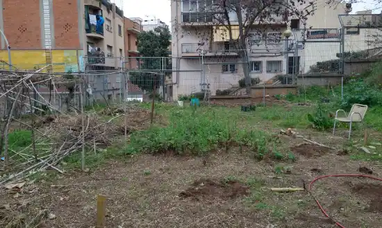 Patio de una escuela de Badalona antes de crear el huerto escolar